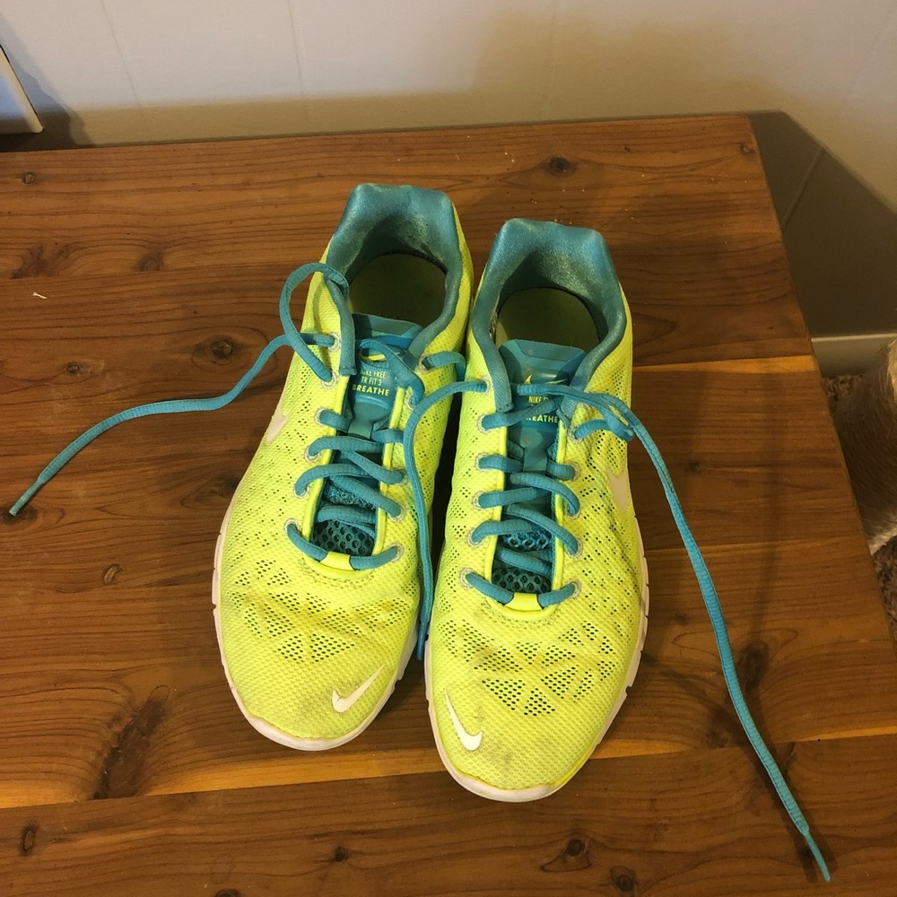 Size 7.5 Nike tennis shoes